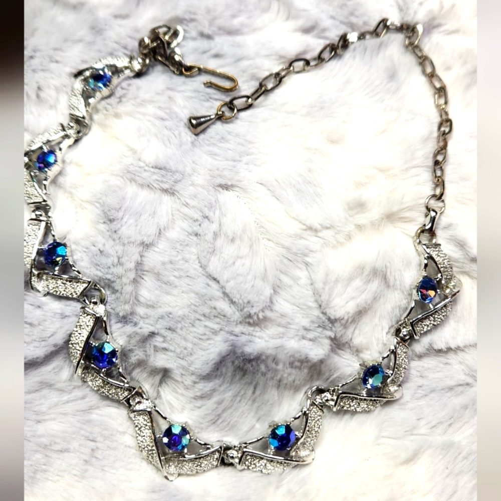 Gorgeous vintage necklace
